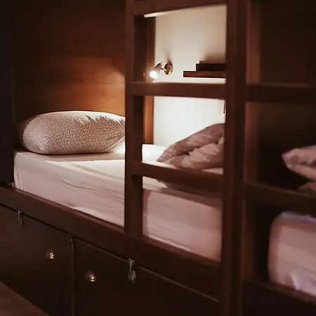 里斯本家庭旅馆 *