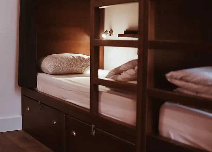 Home Lisbon Hostel *