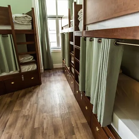 Home Lisbon Hostel *