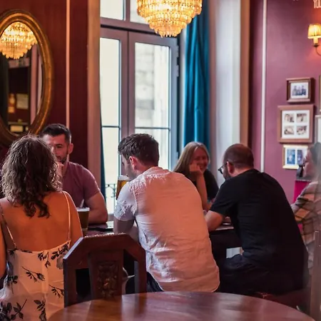 Home Lisbon Hostel Hostal