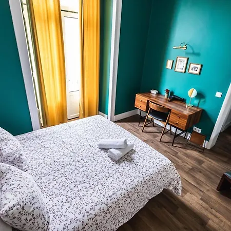 Home Lisbon Hostel *