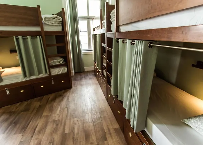 Home Lisbon Hostel *