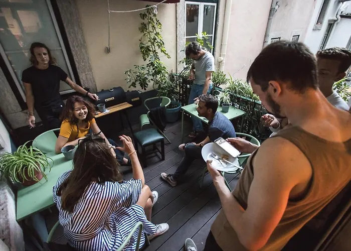 Home Lisbon Hostel *